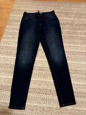 SO Super High Rise Curvy Jegging Denim Shorts